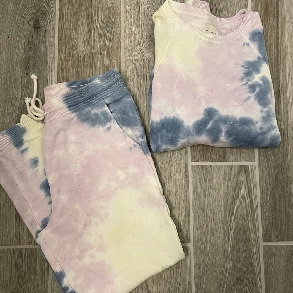American Eagle Sweatshirt and Sweatpants Set